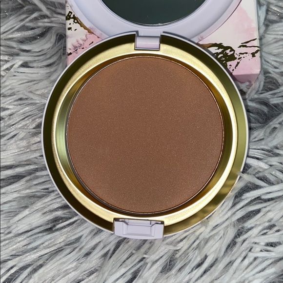 MAC cosmetics Next to Nothing Bronzing Powder - Picture 3 of 11